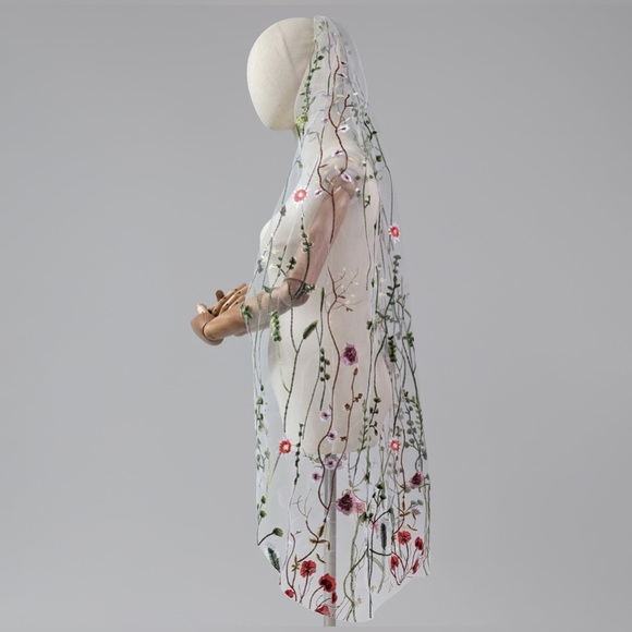 Wildflower Embroidered Veil - 63inches in Length - Picture 5 of 14